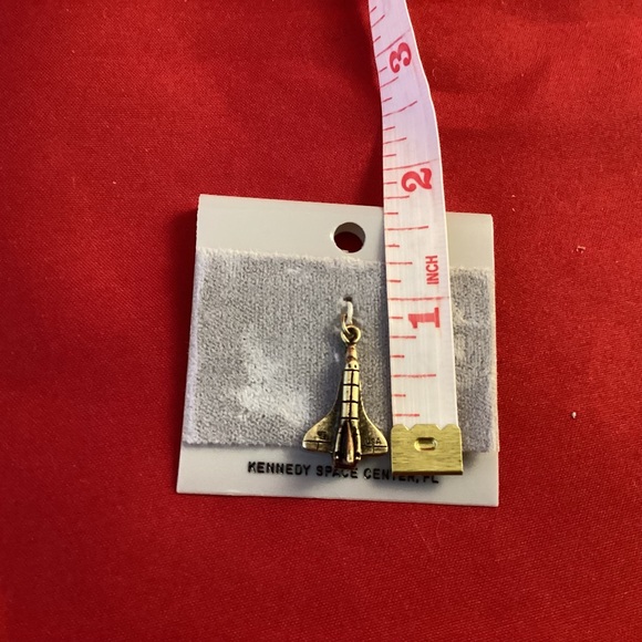Space Shuttle Kennedy Space Center silver tone pendant - Picture 4 of 4